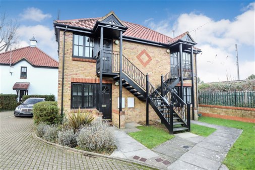 Loire Mews, Harpenden, AL5 1DR